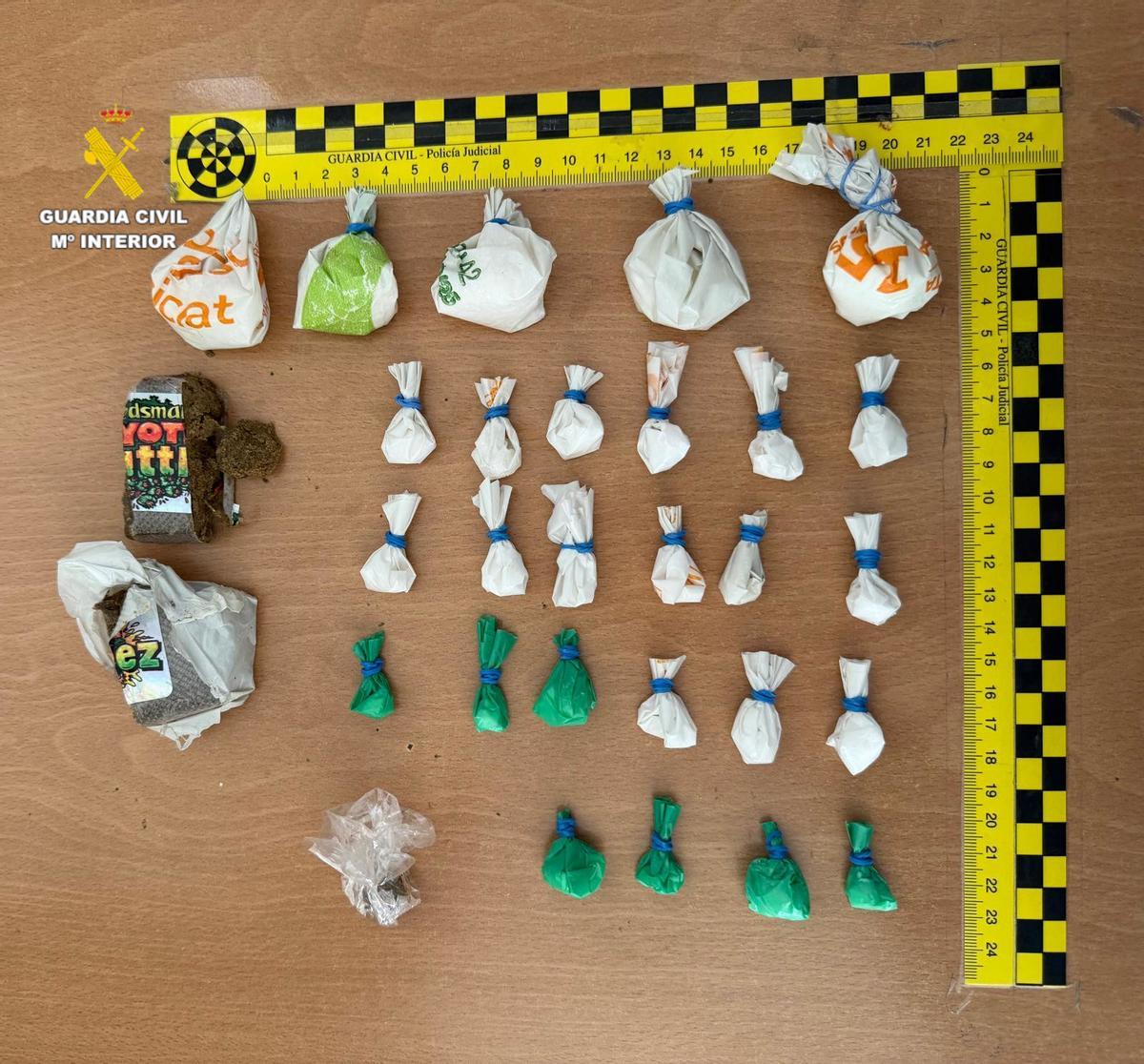 Droga incautada a los detenidos.