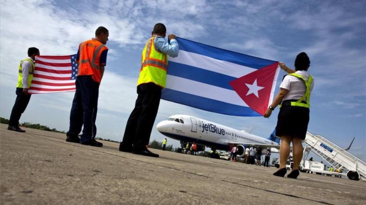 cuba-aeropuerto-banderas