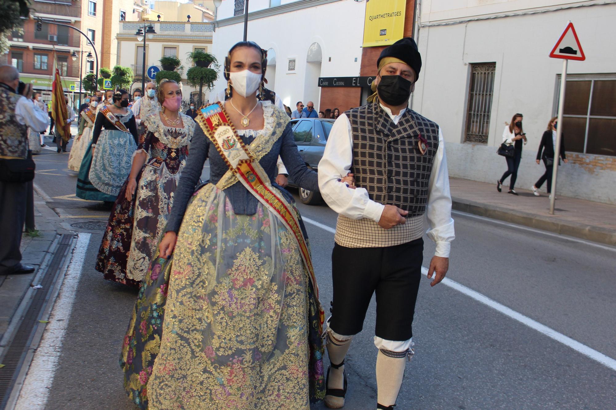 Carmen, Nerea y las cortes acompañan a las fallas de Quart y Xirivella en la procesión de la Senyera