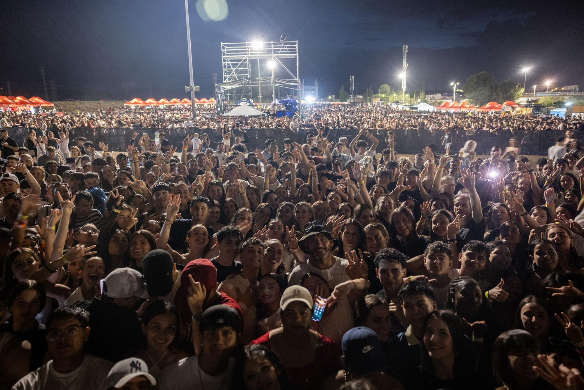 En imágenes | La Feria de Zaragoza se rinde al perreo con el reguetón de Myke Towers