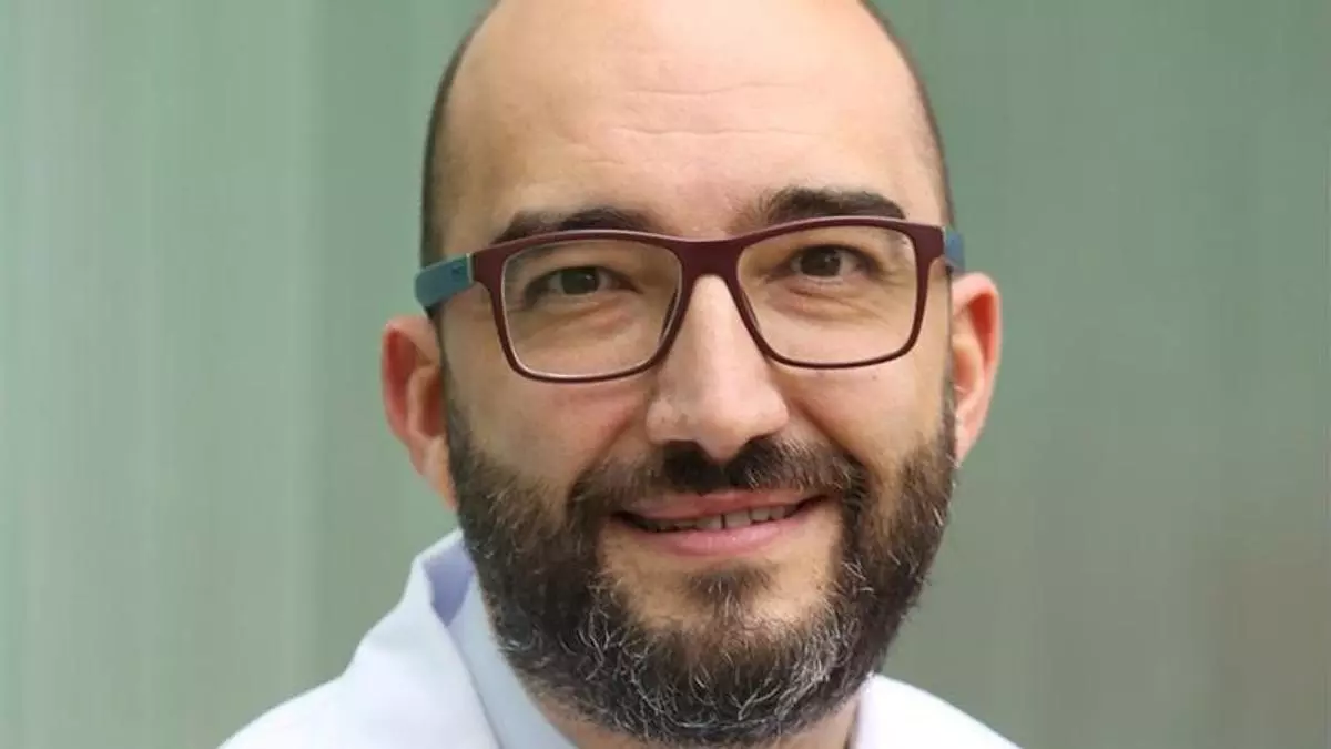 Enrique Grande, oncólogo madrileño: "El cáncer de riñón puede evolucionar silenciosamente durante bastante tiempo"