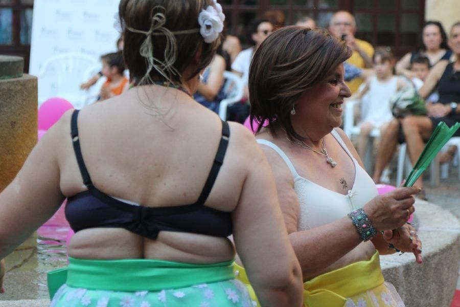 Desfile en Zamora de mujeres operadas de cáncer