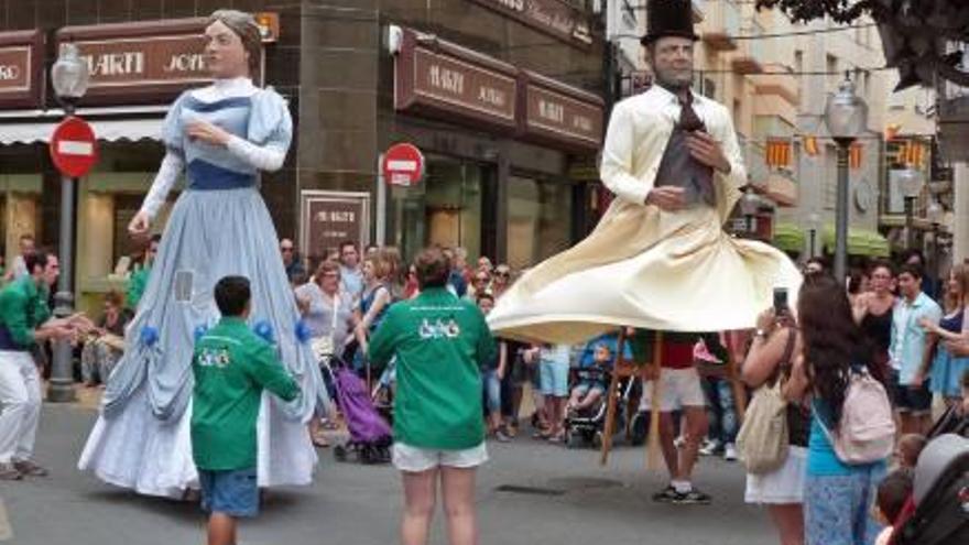 Los &#039;nanos i gegants&#039; toman las calles de Vinaròs