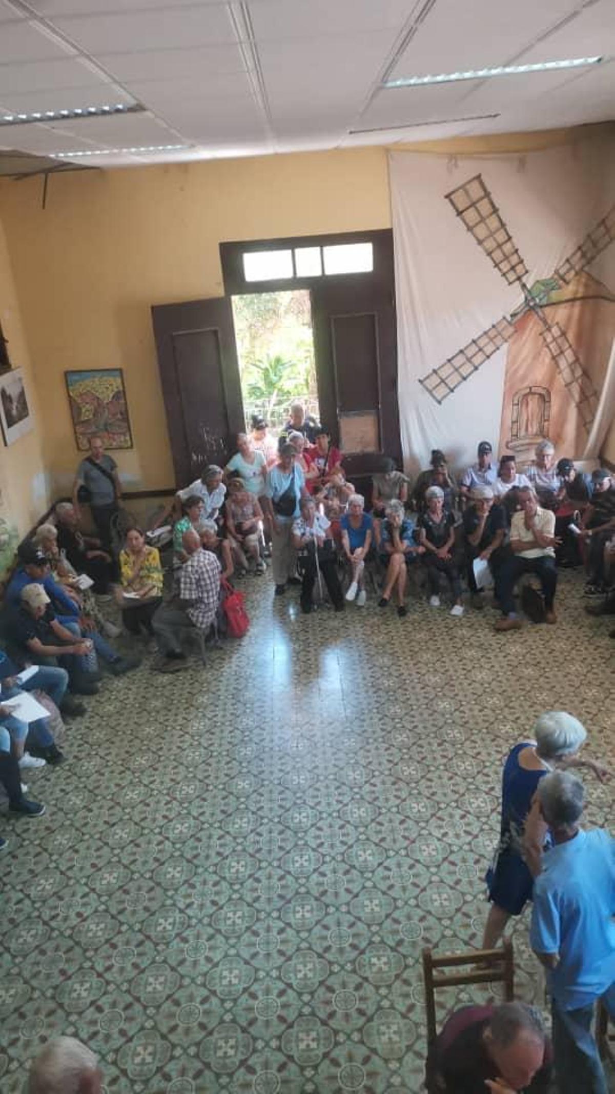 Los integrantes de la comunidad asturcubana en Santa Clara.
