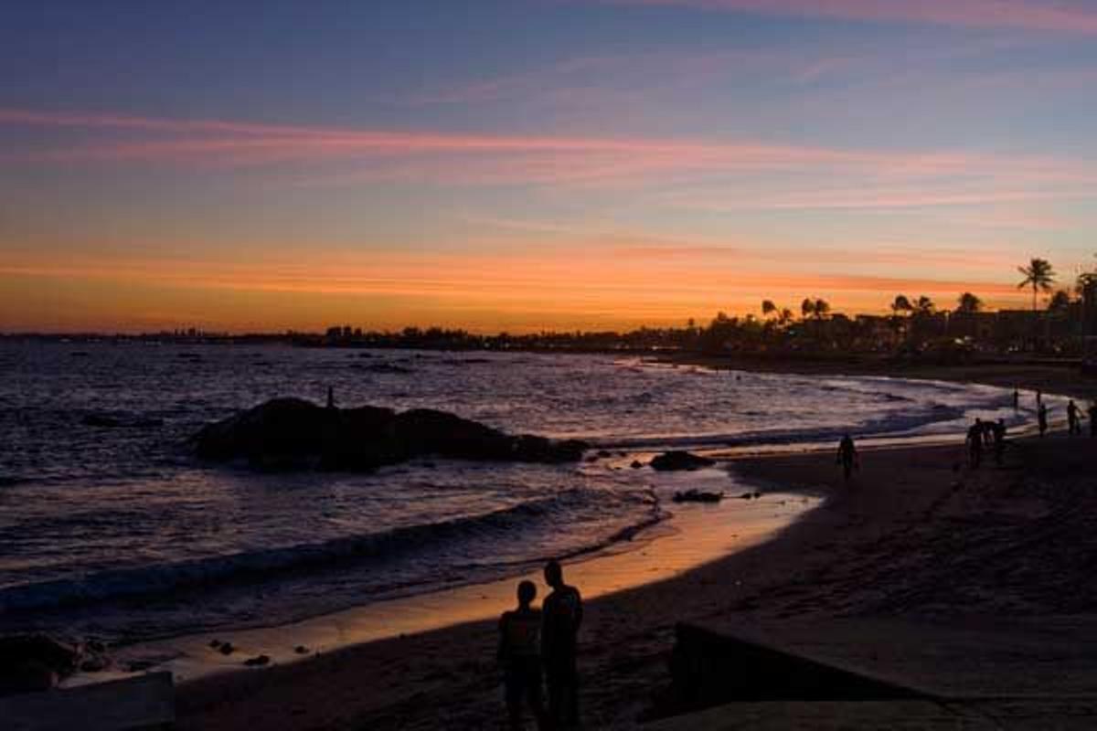 Atardecer en la playa Itapuã.