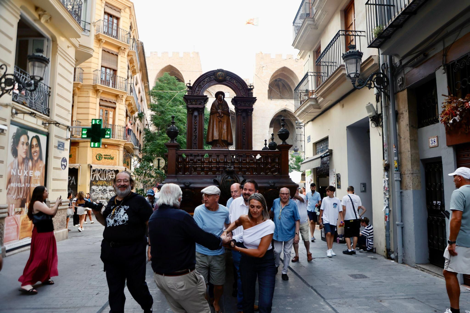 El Corpus recorre las calles de València en el Traslado