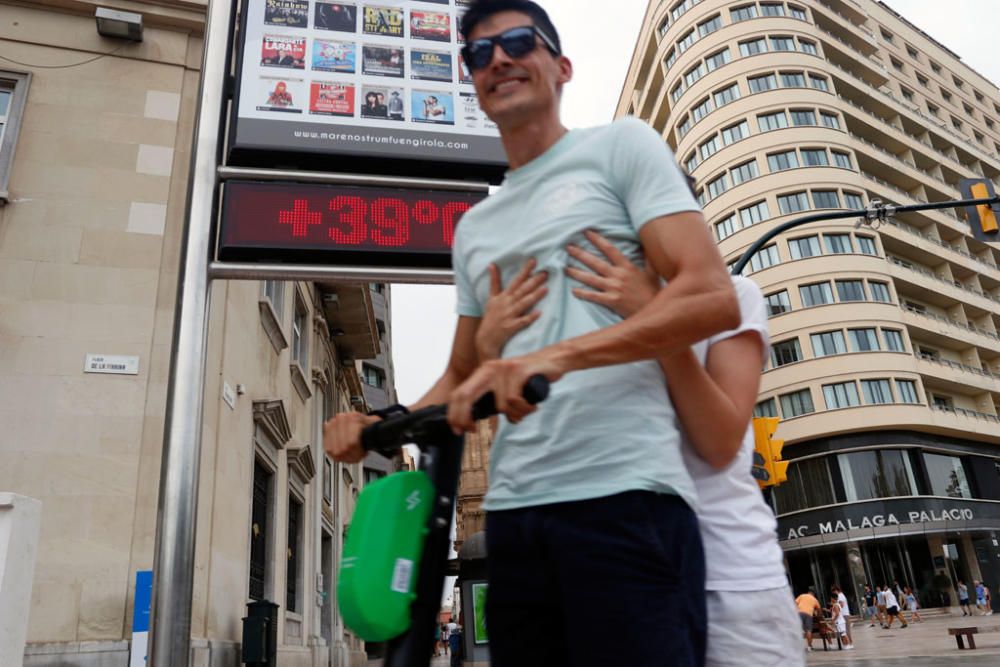 Jornada sofocante en Málaga capital, donde los termómetros han alcanzado los 40 grados en el día más caluroso de lo que va de año.