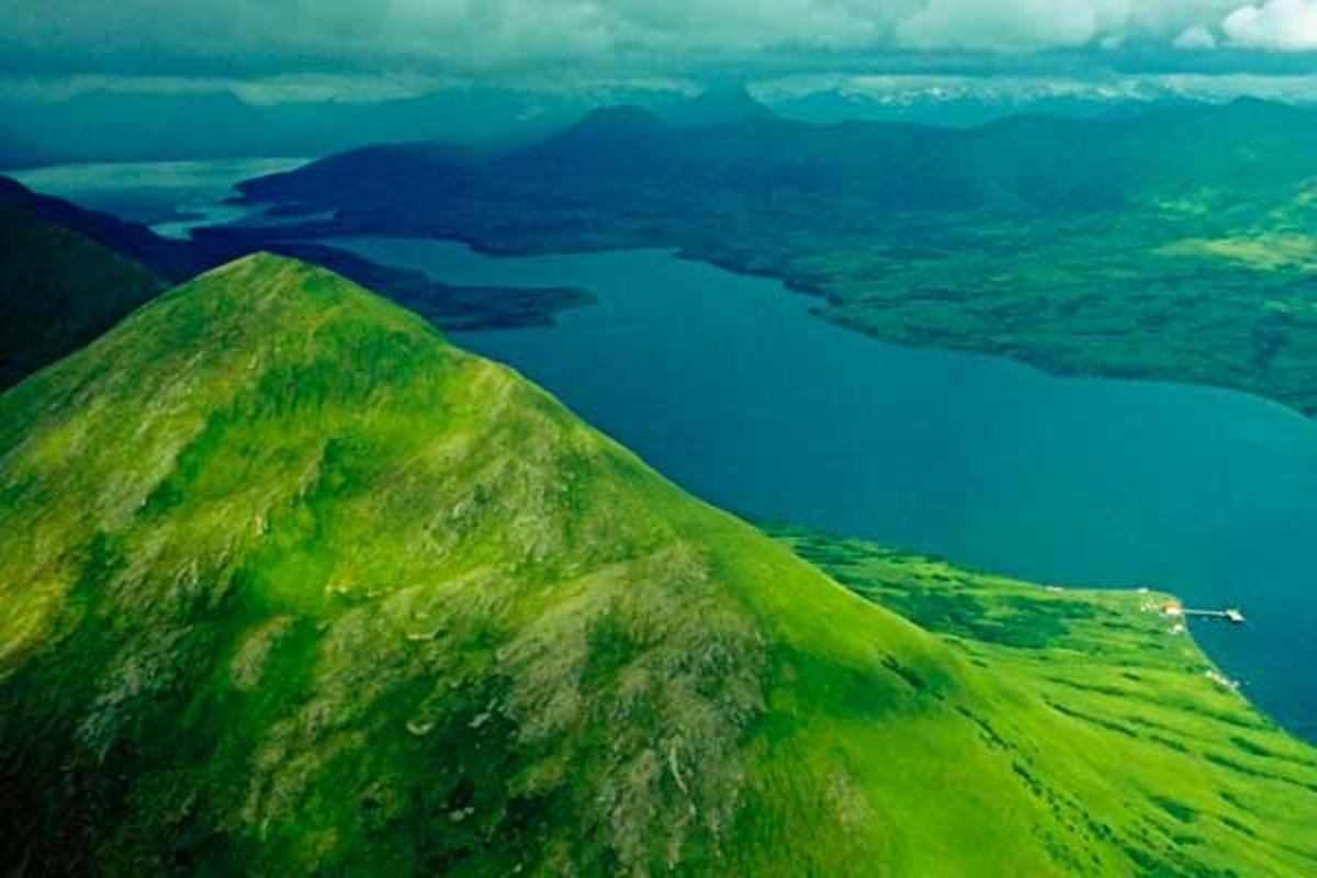 Fiordos de la Isla Kodiak en la costa de Alaska. Fiordos de la Isla Kodiak en la costa de Alaska.