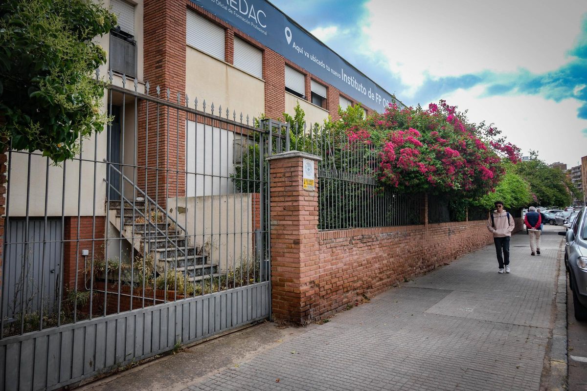 Acceso al inmueble por la avenida Antonio Masa Campos.