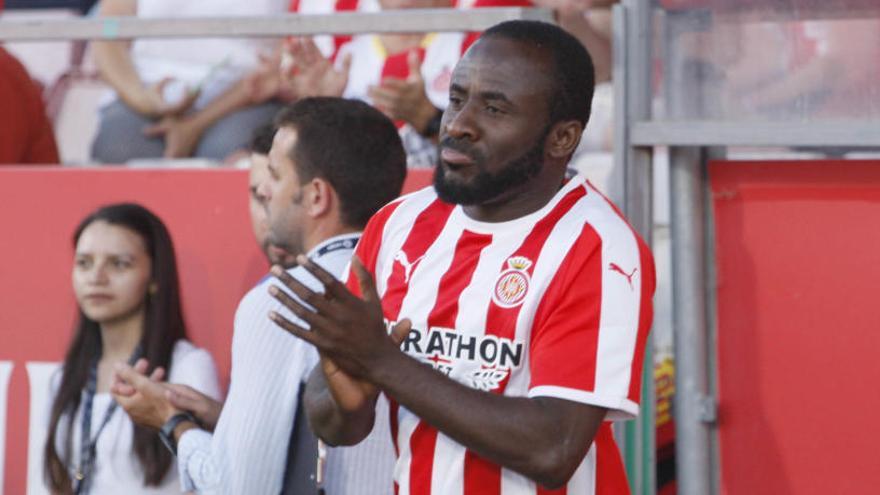 Doumbia abans de sortir al terreny de joc en el torneig Costa Brava d&#039;enguany