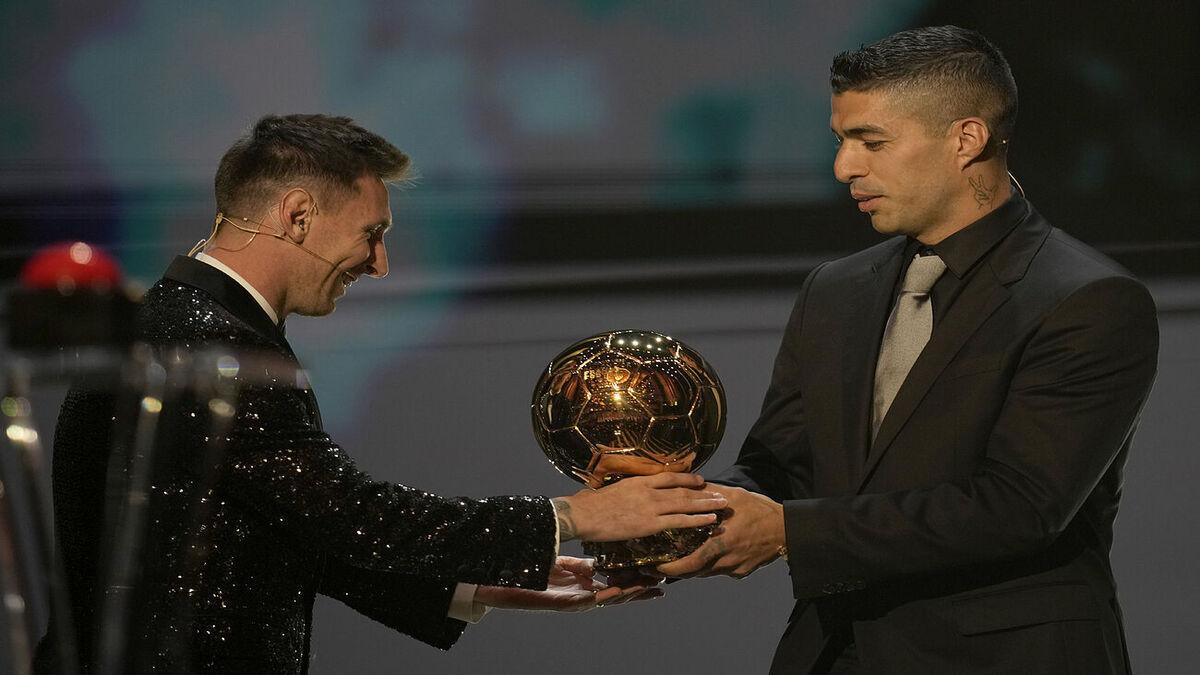 Balón de Oro 2021: así se siente Luis Suárez tras entregar el galardón a Leo Messi