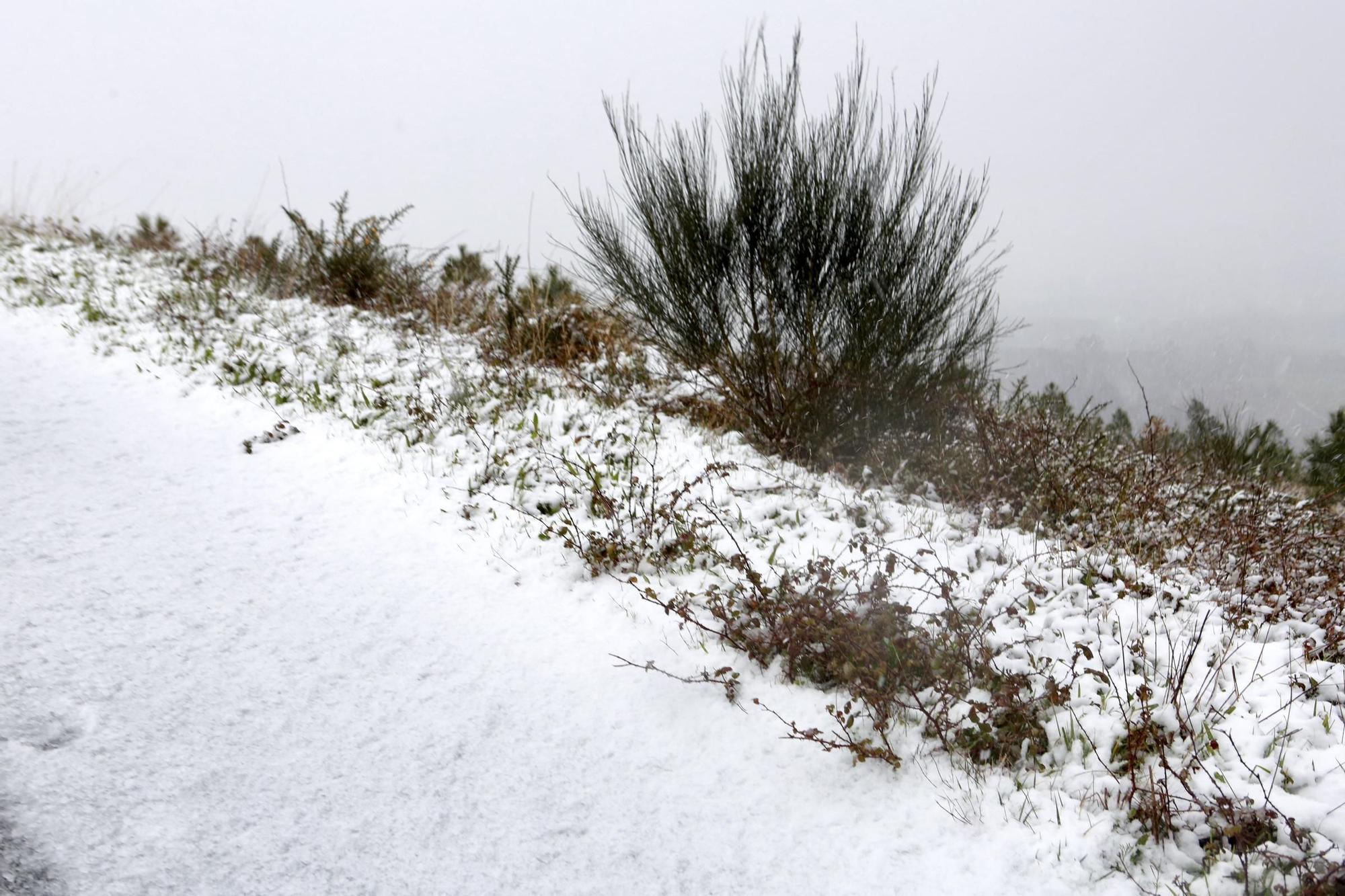 Galicia se tiñe de blanco: nieve, hielo y granizo por toda la comunidad