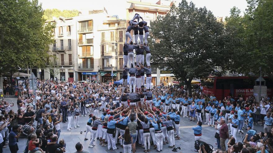 Tres pilars dels Tirallongues tanquen la seva actuació a la Neus Català