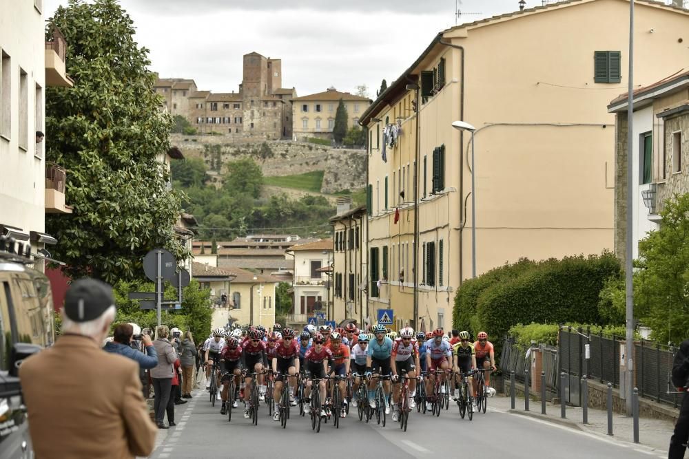 13 May 2019, Italy, Orbetello: Cyclists compete ...