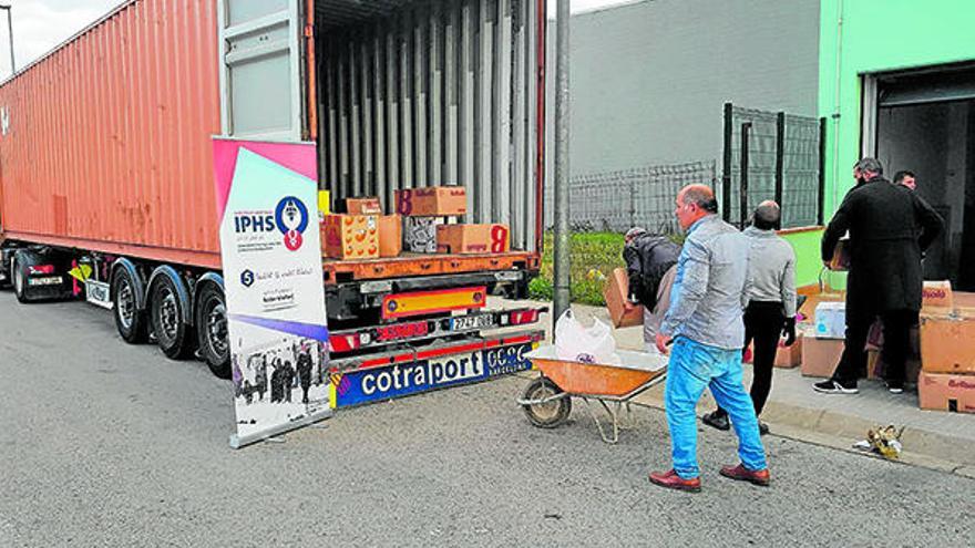 Un camió carregat  de solidaritat saltenca marxa cap a Síria