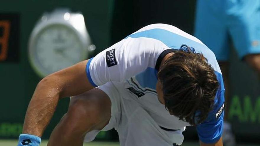 David Ferrer se levanta tras fallar un punto durante la final, disputada ayer en Cayo Vizcaíno. // Reuters