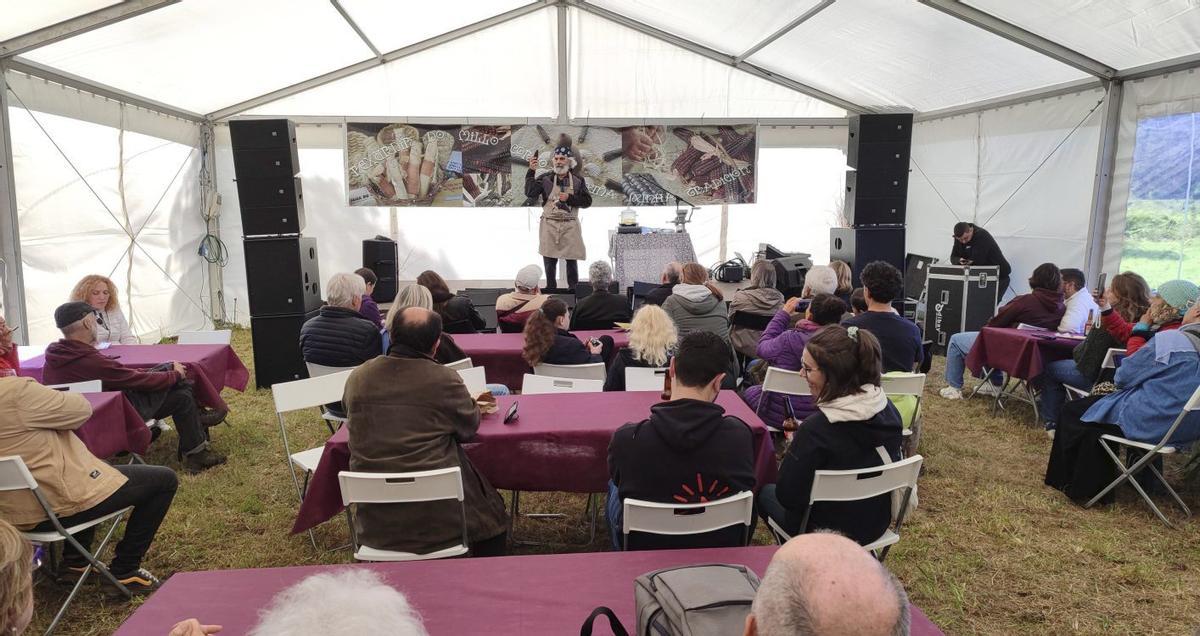 Un momento de la charla y taller de nixtamalización del millo corvo, celebrada ayer.