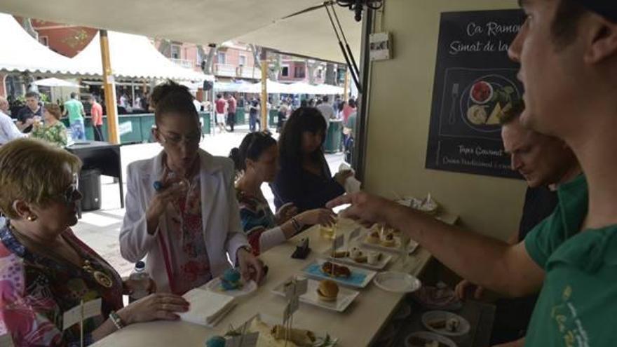 El buen tiempo anima el «tapeo» en Algemesí