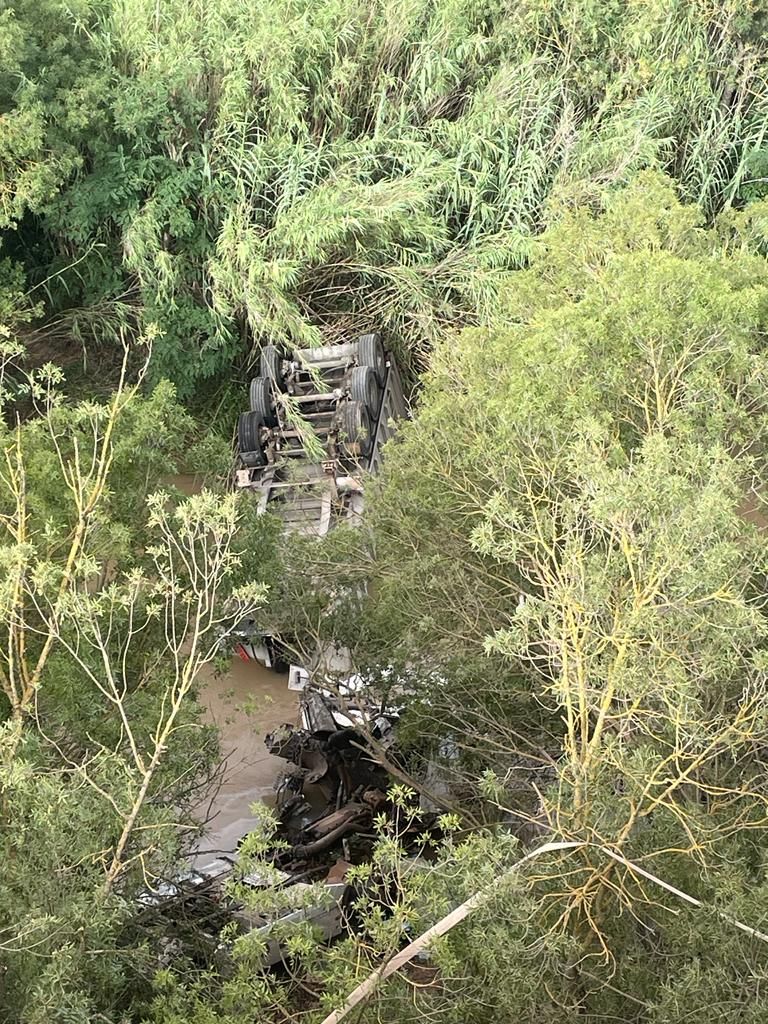 Mor el conductor d'un camió en precipitar-se amb el seu vehicle al riu a Sant Joan de Vilatorrada