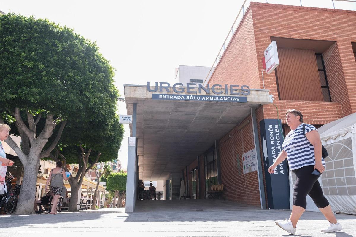 Entrada por urgencias del centro de salud de Santa Pola, en una imagen de archivo