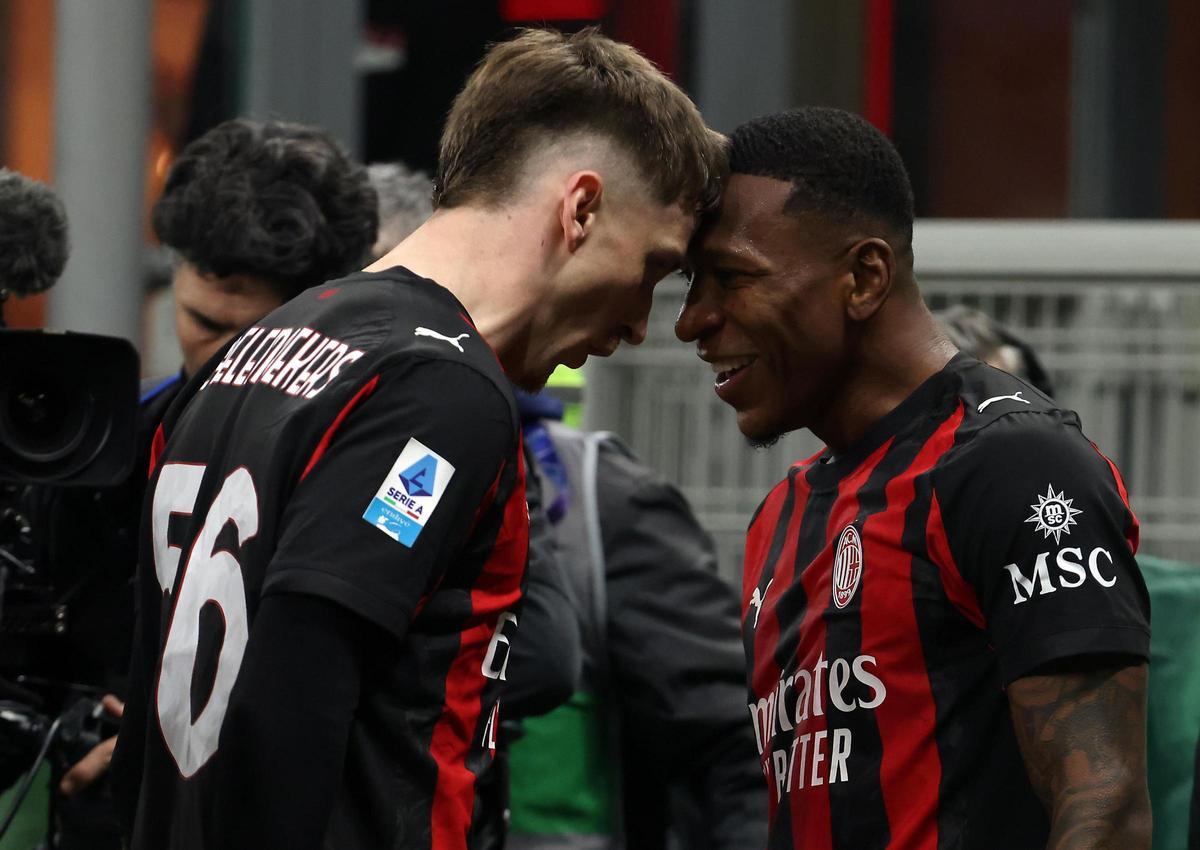 Estupiñán (derecha) celebra su gol ante el Inter.
