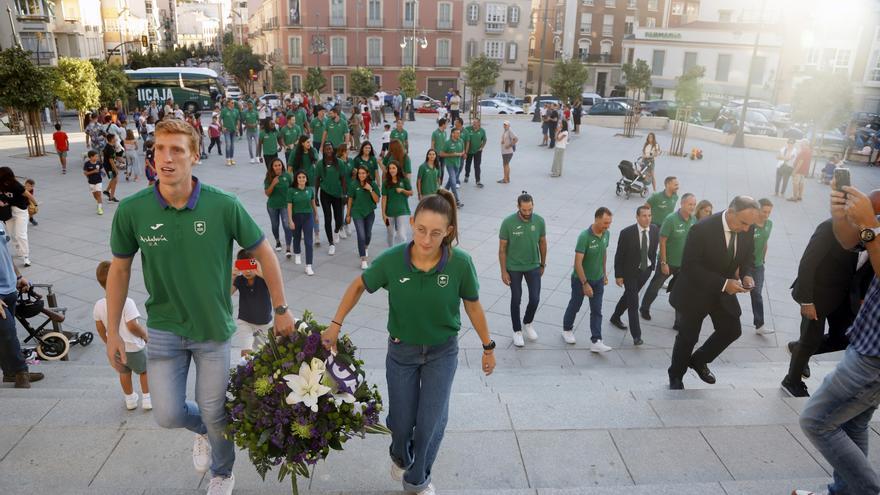 El Unicaja visita a la Virgen de la Victoria antes de empezar la Liga