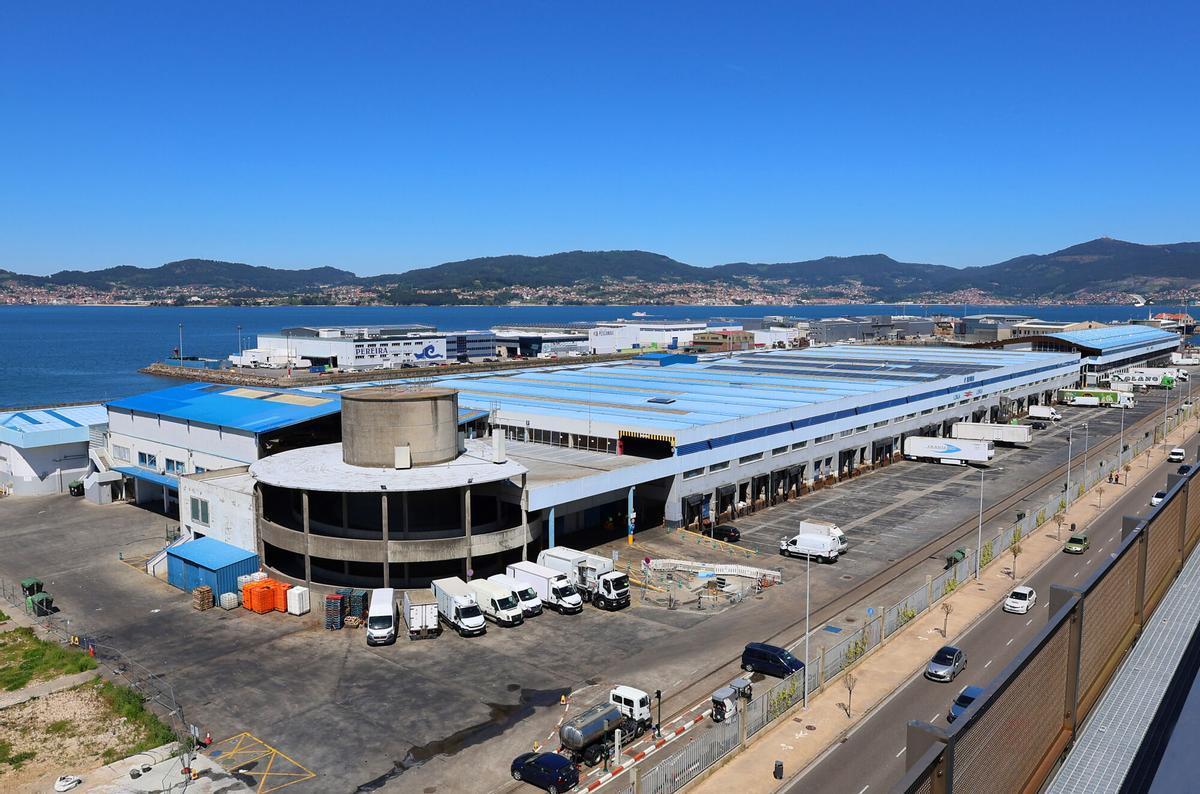 Vista general del edificio de la lonja de O Berbés.