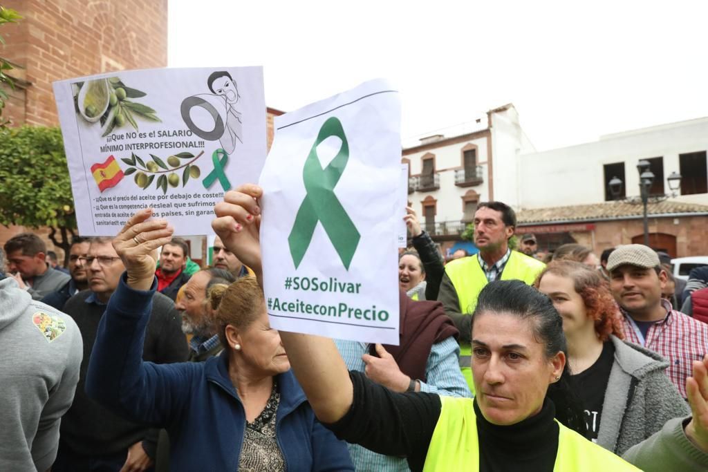 Agricultores cortan la autovía A-4 entre Montoro y Villa del Río