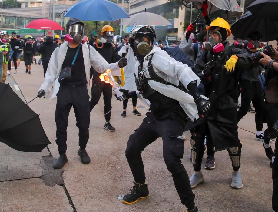 Hong Kong vive una de sus jornadas más violentas en el 70 aniversario de la República Popular China.