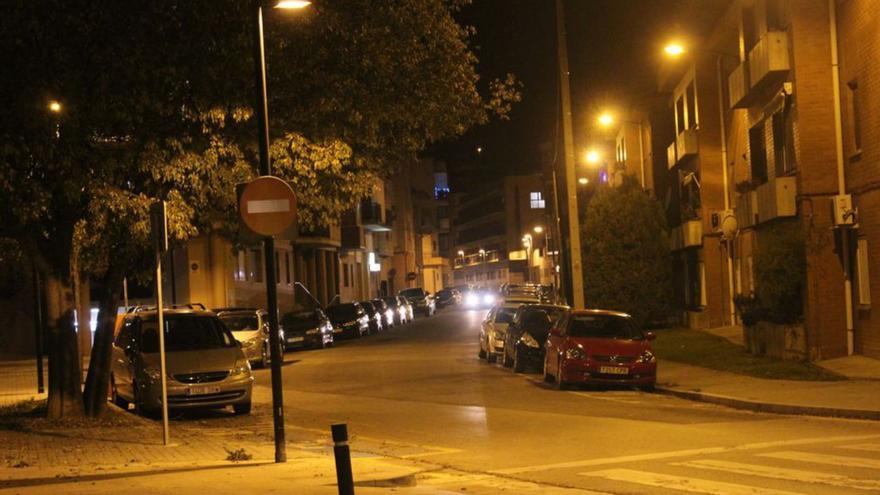 Els veïns de l’Horta Capallera de Figueres lamenten la «foscor nadalenca» del seu barri