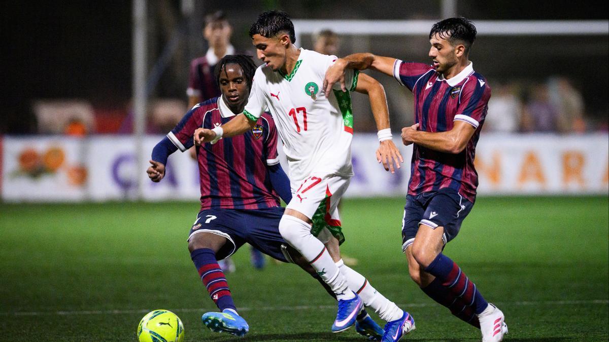 Levante UD y Marruecos sellan el empate tras un intenso partido.