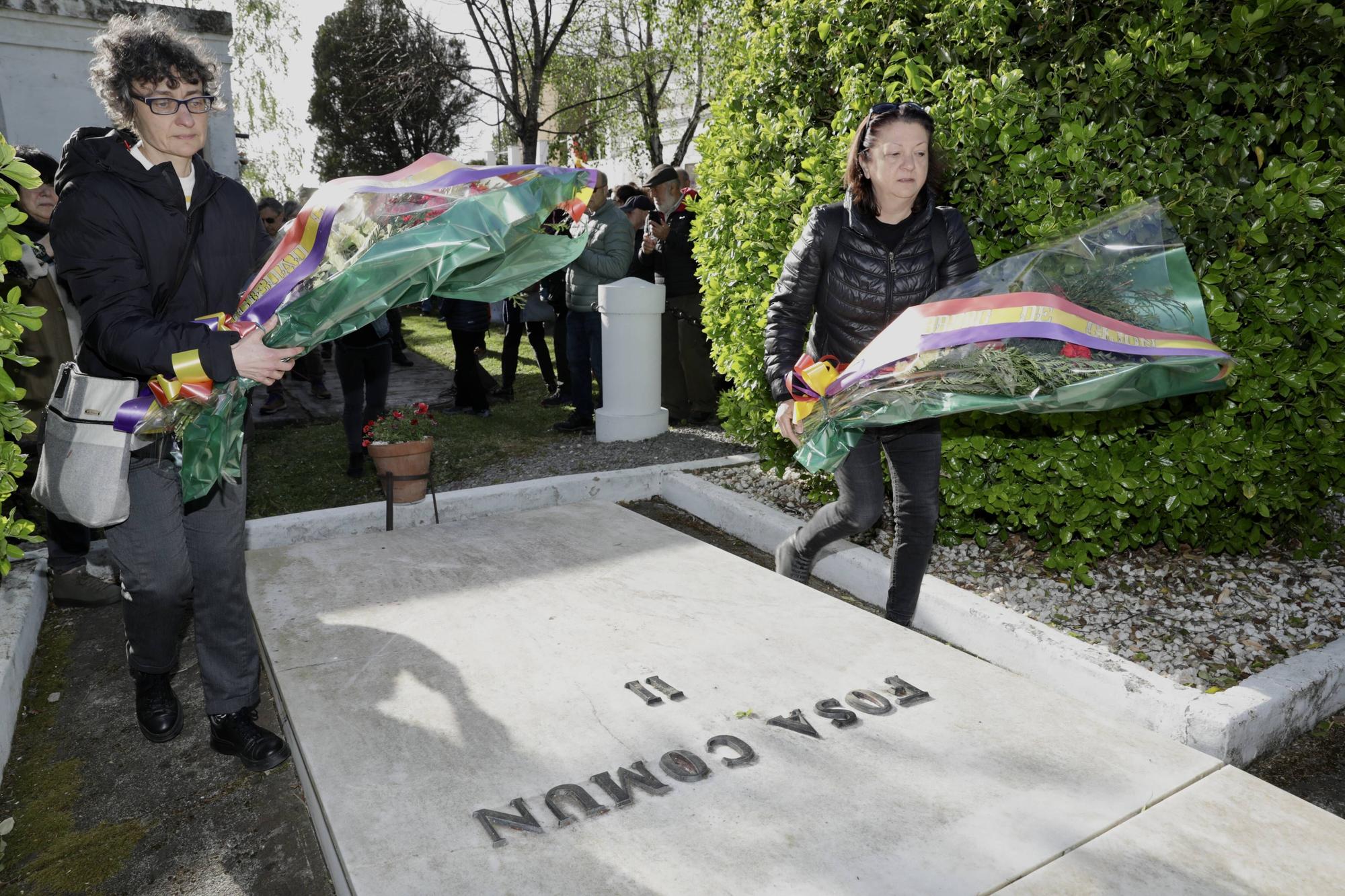 En imágenes: Gijón celebra en el cementerio del Sucu el aniversario de la II República española