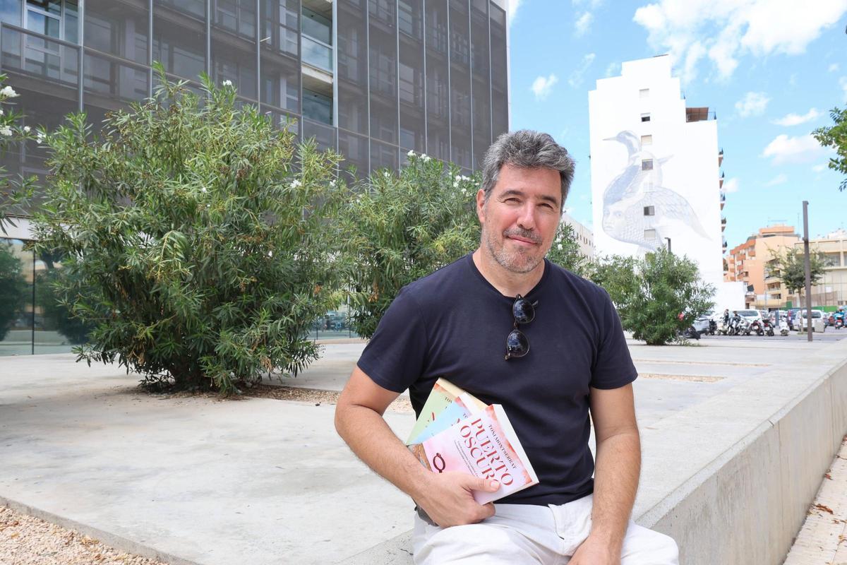 Toni Montserrat: «Me dijeron que ni Carmen Mola tenía tanta sangre en la portada como yo»