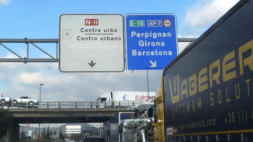 Cues de vuit quilòmetres a la Jonquera de vehicles que es dirigeixen a Brussel·les