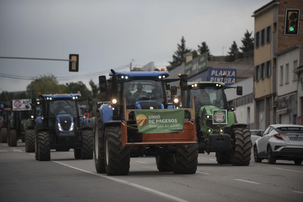 Una vintena de tractors encapçala la marxa lenta contra els macroprojectes de renovables