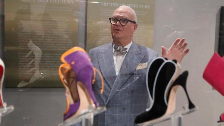 Manolo Blahnik, el mundo a sus pies