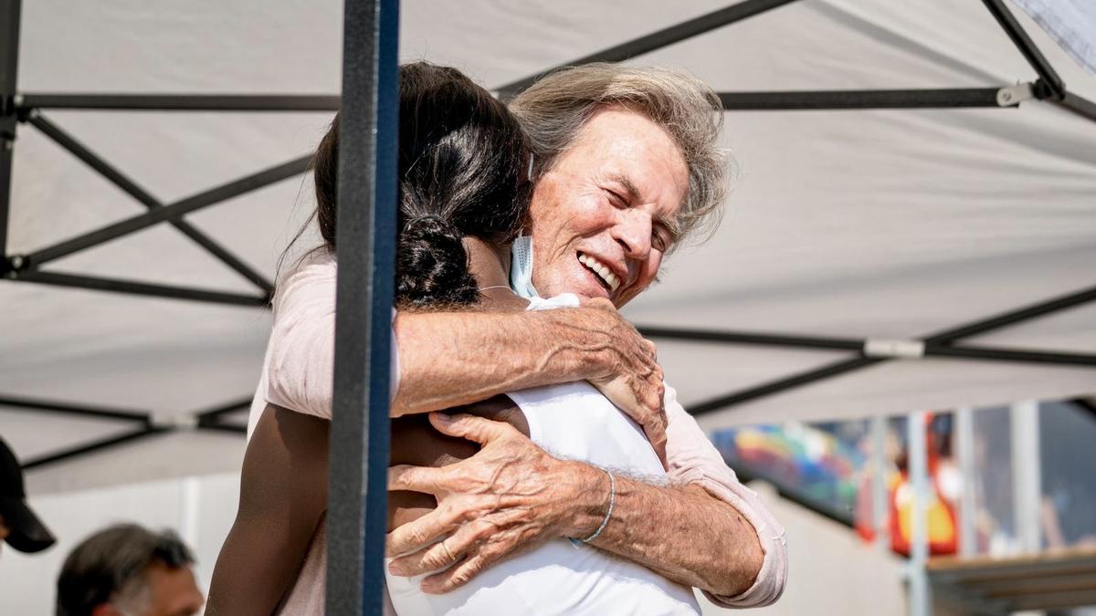 Fátima y Rafa Blanquer, su entrenador, celebran la marca