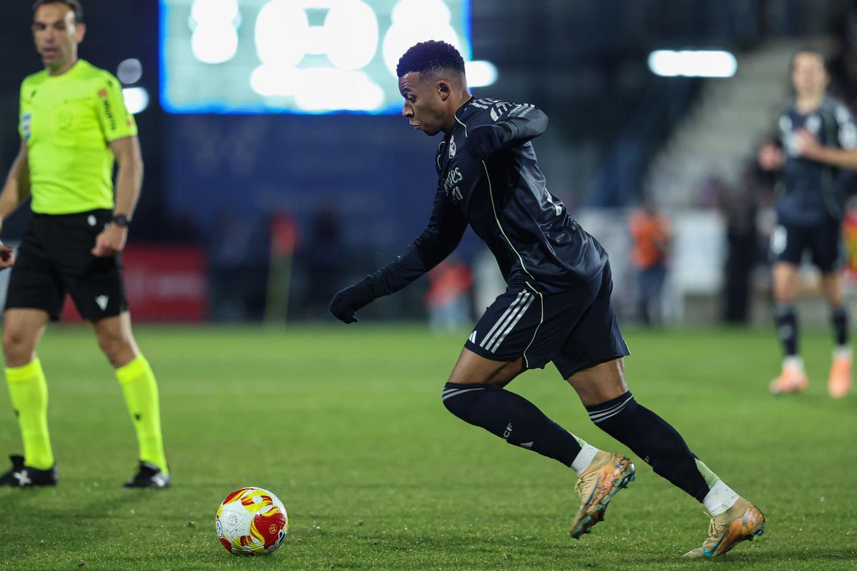 Kylian Mbappe of Real Madrid CF in action during the Spanish Cup, Copa del Rey, Round of 16 football match played between CF Talavera and Real Madrid at El Padro Stadium on December 17, 2025, in Talavera de la Reina, Toledo, Spain. AFP7 17/12/2025 ONLY FOR USE IN SPAIN. Irina R. Hipolito / AFP7 / Europa Press;2025;SPAIN;SPORT;ZSPORT;SOCCER;ZSOCCER;CF Talavera v Real Madrid - Copa del Rey;