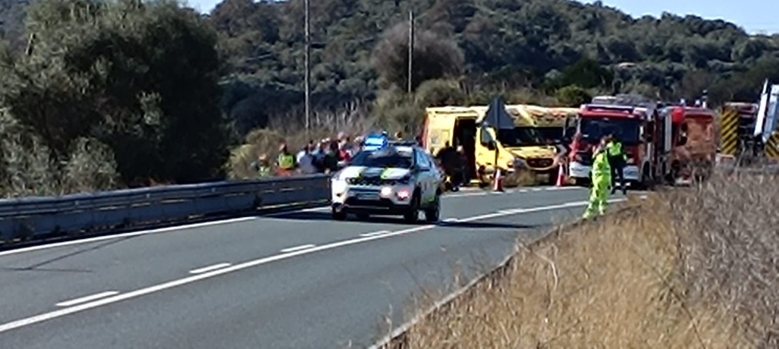 Un autobús cae por un terraplén entre Sant Llorenç y Son Servera