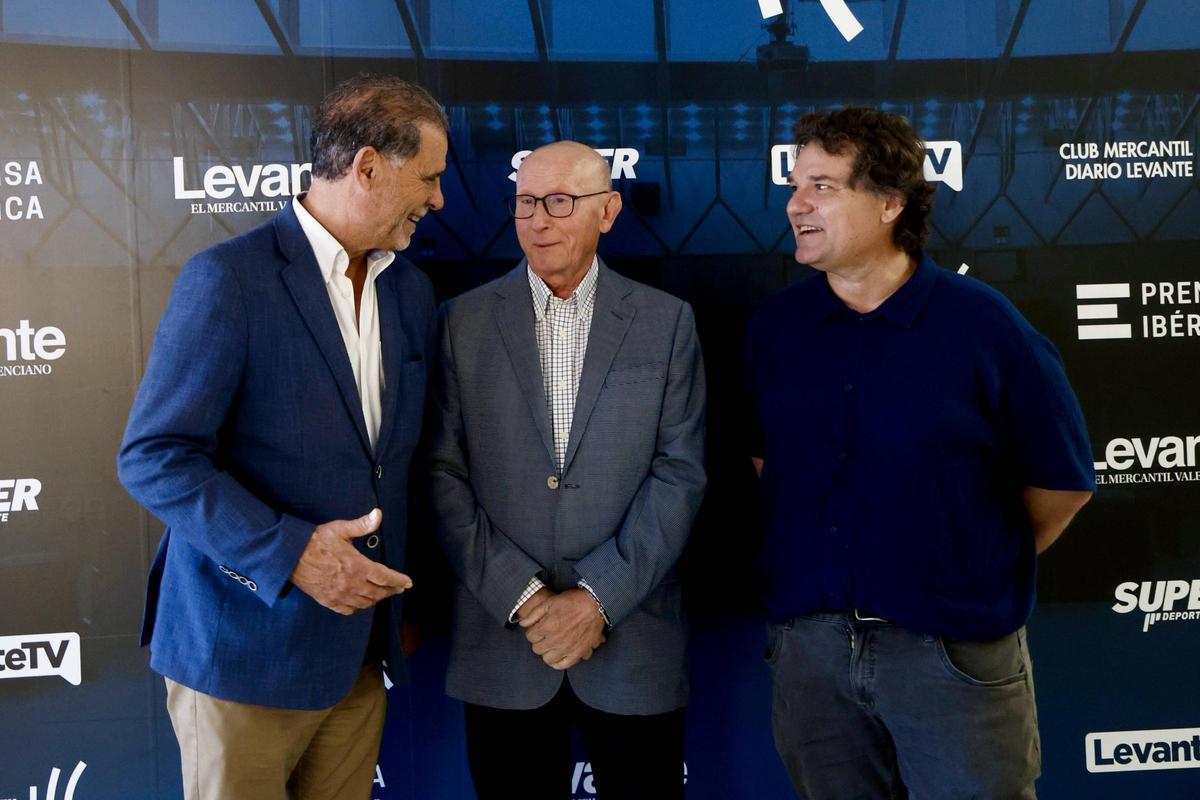 Vicente Tejeda, secretario autonómico de Agricultura, Agua, Ganadería y Pesca; Cristóbal Aguado, presidente de AVA-Asaja; y José Miguel Mulet, investigador y catedrático de Bioquímica y Biología Molecular de la Universitat Politècnica de València.
