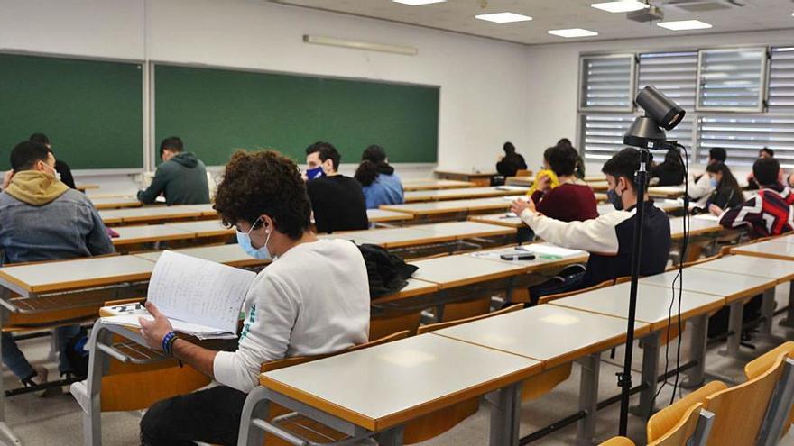 Alumnos de la Escuela de Agrónomos de la UPCT, ayer durante la realización de un examen.