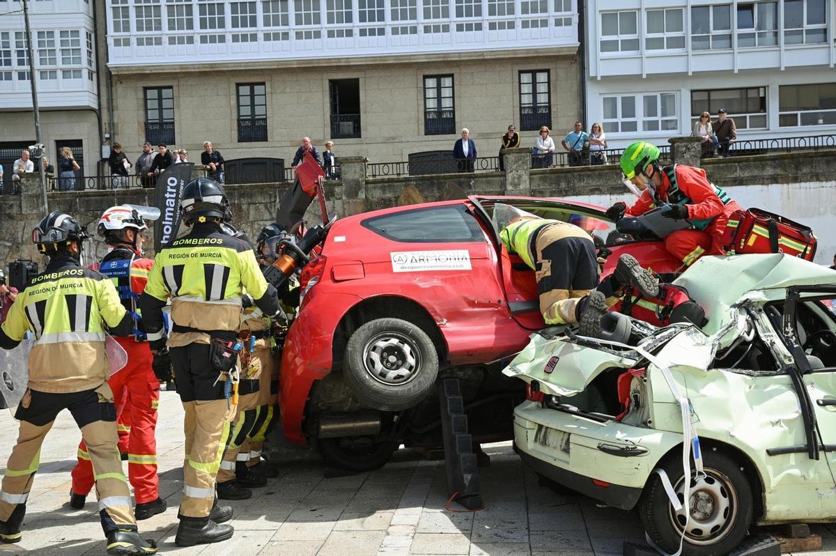 Prácticas de rescate con bomberos de la Región de Murcia.