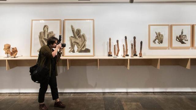 La exposición del IVAM reúne acuarelas, esbozos y pequeñas terracotas de Navarro.