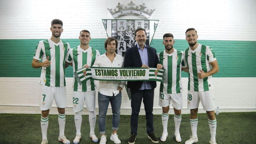 La presentación con el Córdoba CF de Theo Zidane, Genaro, Jacobo y Carlos Isaac, en imágenes