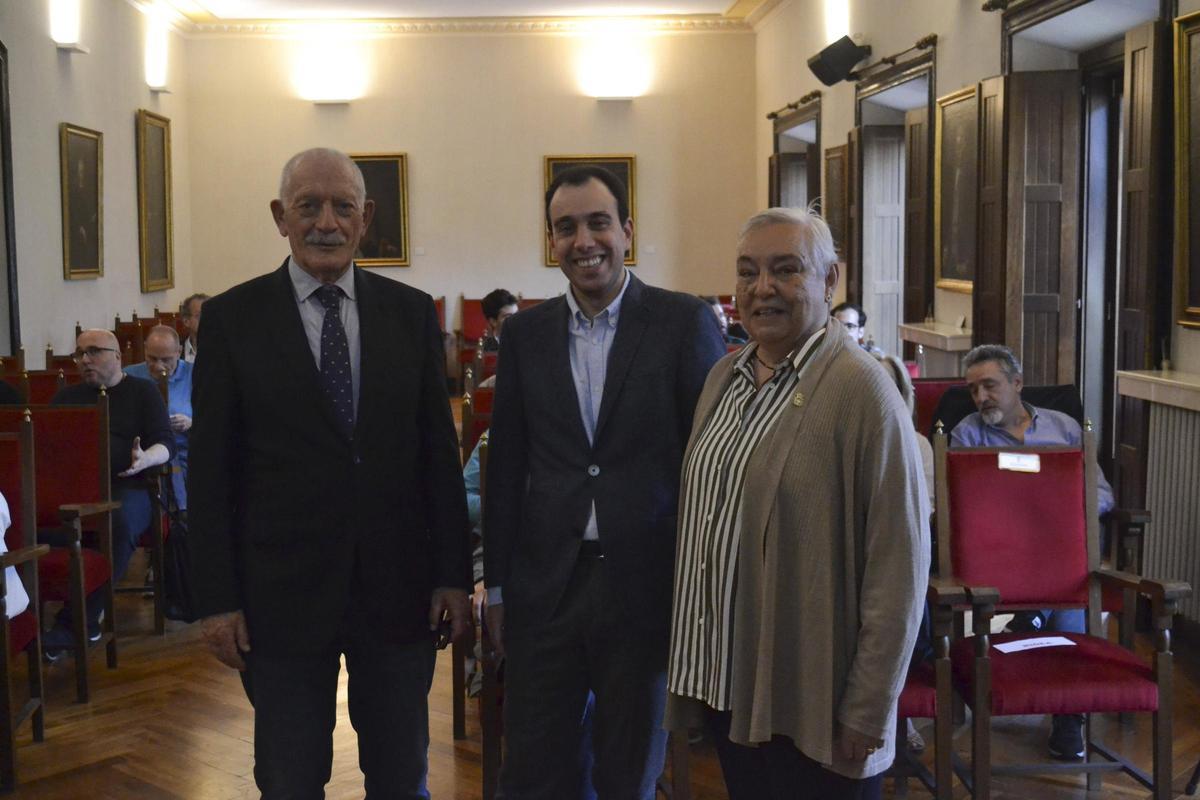 Ramón Rodríguez, Guillermo Fernández y María Josefa Sanz Fuentes antes de la presentación del libro en el Ridea.