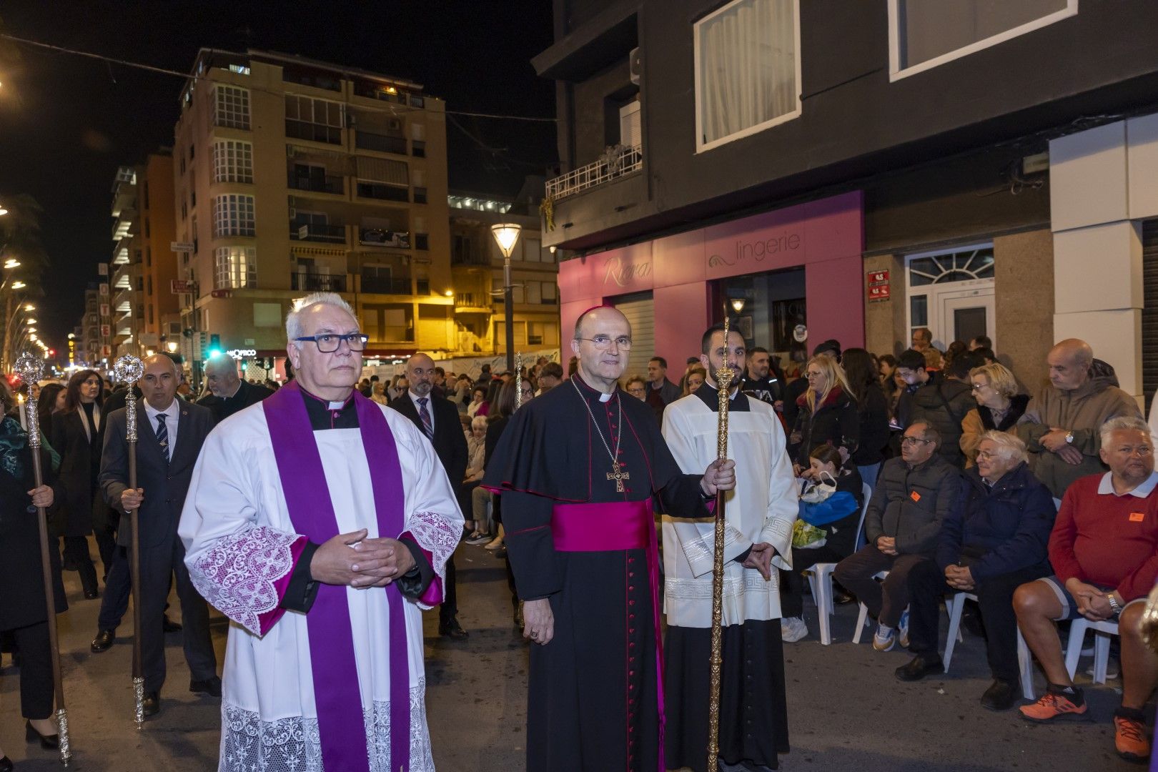 Encuentro de la Vía Dolorosa en Torrevieja del Miércoles Santo con la presencia del obispo José Ignacio Munilla