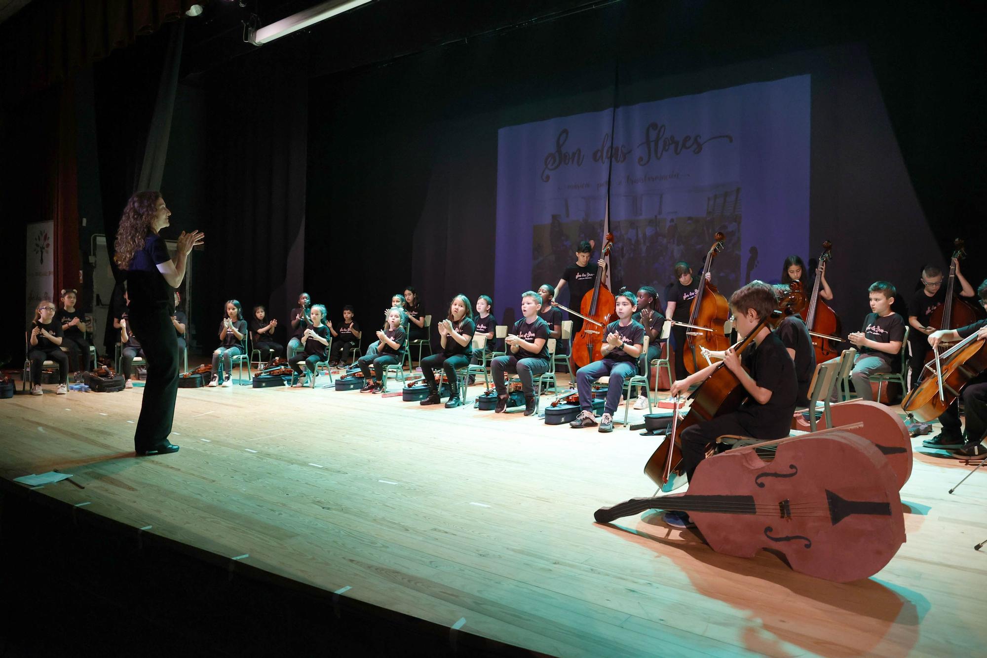 Primer concierto de la orquesta 'Son das Flores' del CEIP Vicente Risco, en junio de 2022