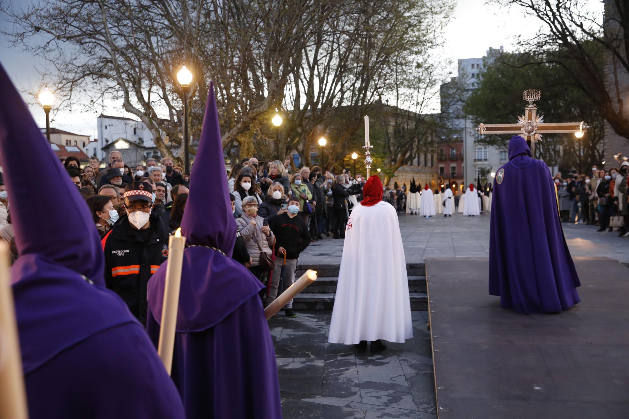 En imágenes: Procesión de Martes Santo en Gijón