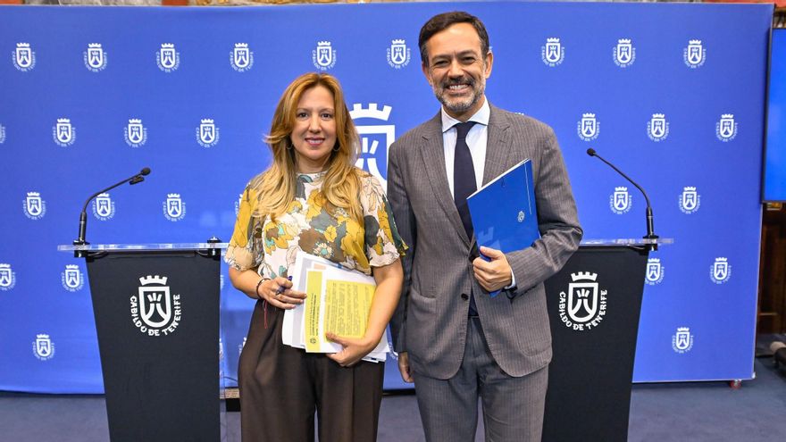 Rosa Dávila y Lope Afonso, antes de un Consejo de Gobierno anterior