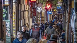 Ambiente de compras esta semana en la calle de Sants.